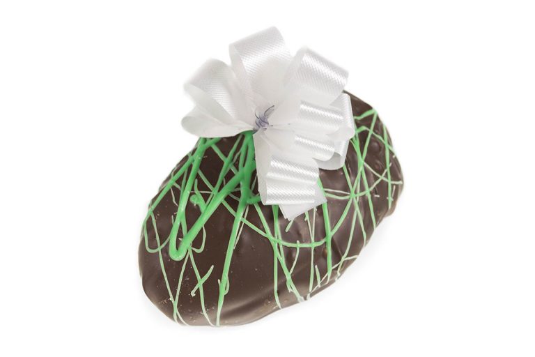 prod_e__0012_AuntCharlottes-candy-Easter-Dark Chocolate Vanilla Fudge Egg-4708