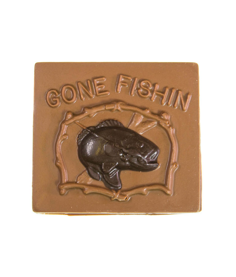 ac_prod_dads_0000_gone_fishin_chocolate_plaque_milk_7280