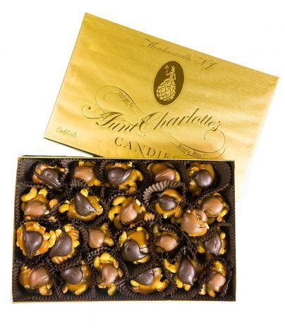 prod-bx_0018_auntcharlottes-boxed-0617-cashew-crabs-7128