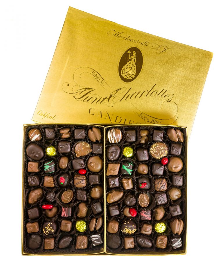 prod-bx_0020_auntcharlottes-boxed-0617-2lb-Milk-Dark-Assortment-7153